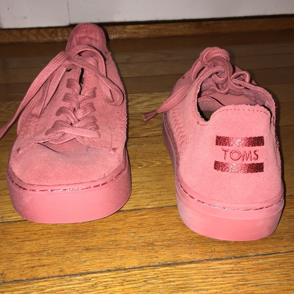 Pink soft Toms woman’s shoe